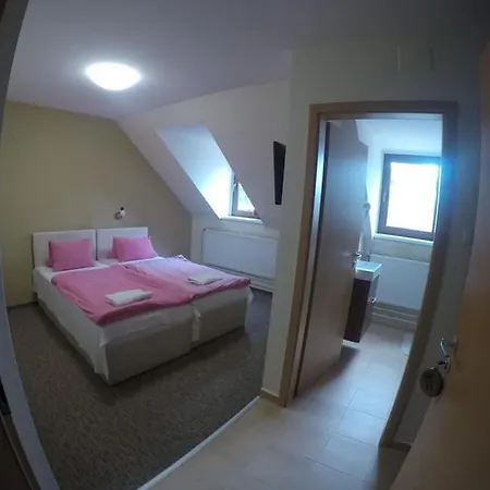 Racz Tanya Es Panzio Bed & Breakfast Orfu