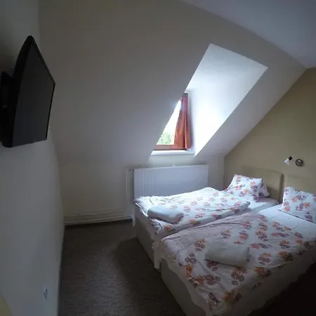Racz Tanya Es Panzio Bed & Breakfast Orfű